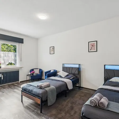 Velbert, Gute Lage, Ideal Fuer Geschaeftsleute, Monteure, Messegaeste, 3 Schlafzimmer, Smarttv Apartment Velbert