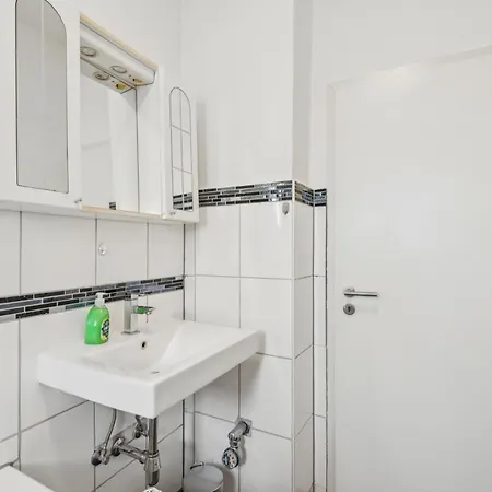 Velbert, Gute Lage, Ideal Fuer Geschaeftsleute, Monteure, Messegaeste, 3 Schlafzimmer, Smarttv Velbert