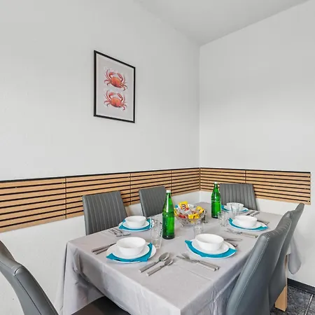 Velbert, Gute Lage, Ideal Fuer Geschaeftsleute, Monteure, Messegaeste, 3 Schlafzimmer, Smarttv * Velbert