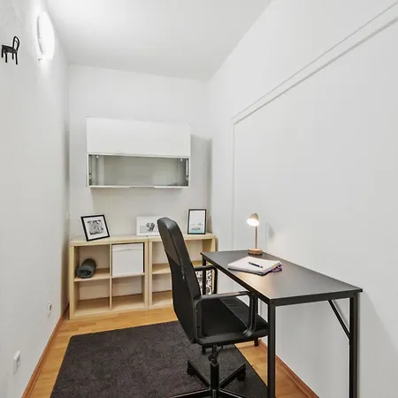 Velbert, Gute Lage, Ideal Fuer Geschaeftsleute, Monteure, Messegaeste, 3 Schlafzimmer, Smarttv Apartment *