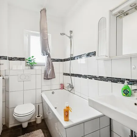 Velbert, Gute Lage, Ideal Fuer Geschaeftsleute, Monteure, Messegaeste, 3 Schlafzimmer, Smarttv Velbert