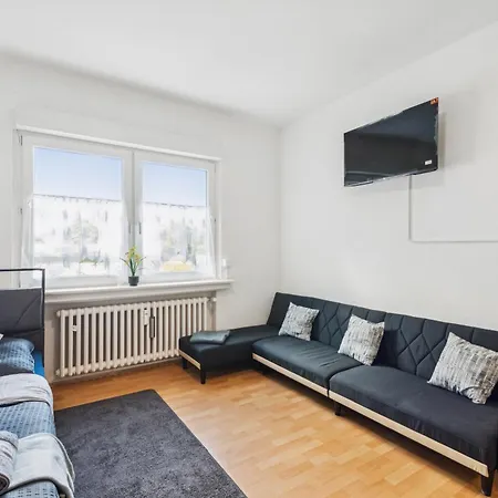 Velbert, Gute Lage, Ideal Fuer Geschaeftsleute, Monteure, Messegaeste, 3 Schlafzimmer, Smarttv Apartment *